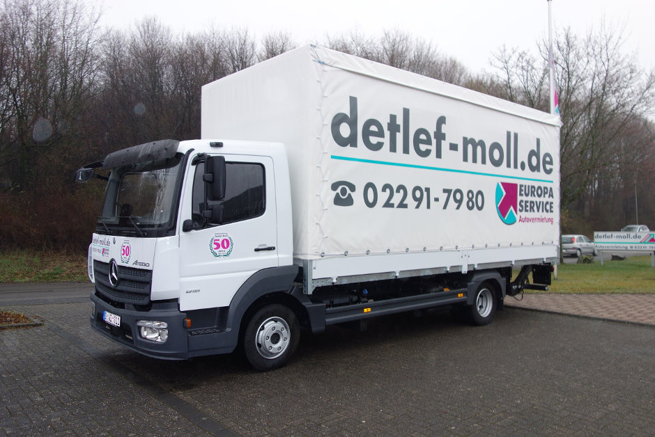 LKW 7,49 t Plane mit großer Innenhöhe und Ladebordwand