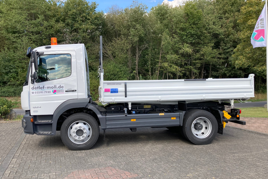 LKW 12 t-Kipper (Dreiseitenkipper)