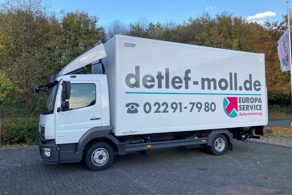 LKW 7,49 t Koffer mit großer Innenhöhe und Ladebordwand